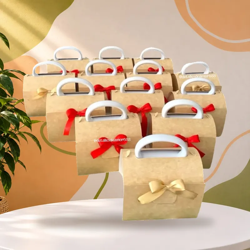 Pedido de trece cajas de regalo en cartón kraft con manija blanca y lazos rojos y dorados, Detalles de Amor Medellín