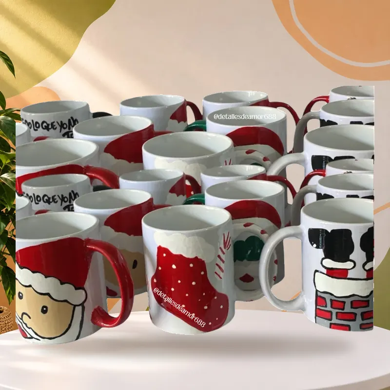 Mugs navideños pintados a mano como regalo de Navidad